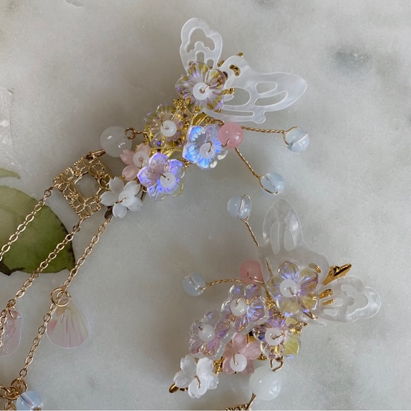 BUTTERFLY PEARL HAIR CLIPS - Picture 6 of 12